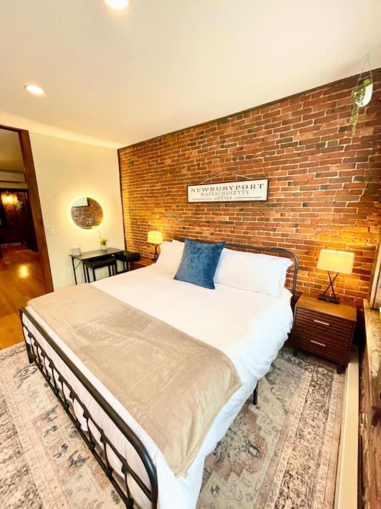 Newburyport Flat Downtown Living King Bed